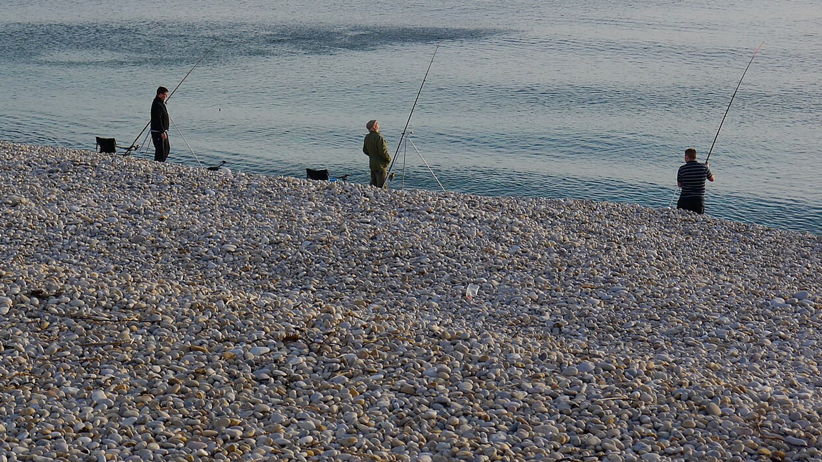 Surfcasting desde playa — cebo a fondo en el Mediterráneo