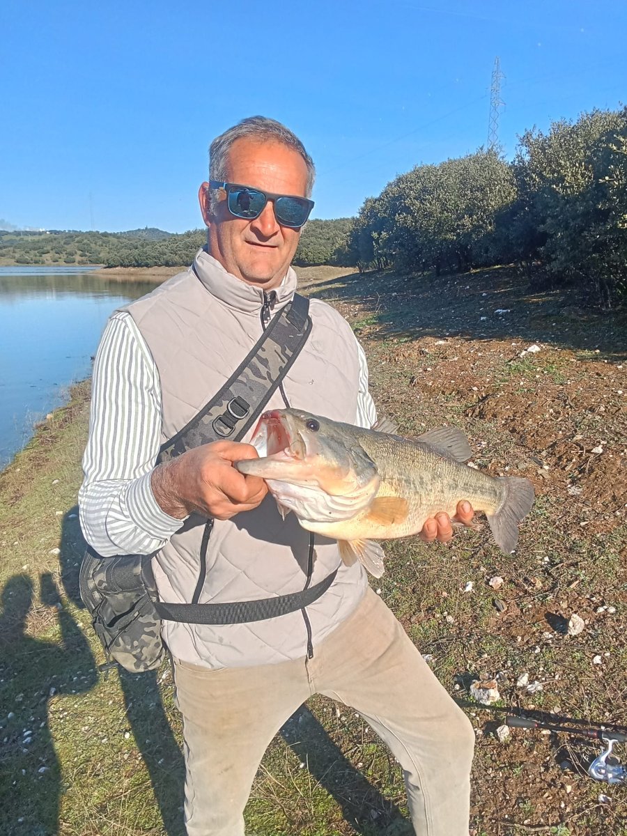Captura de black bass en AiPeces con alto engagement y calidad visual