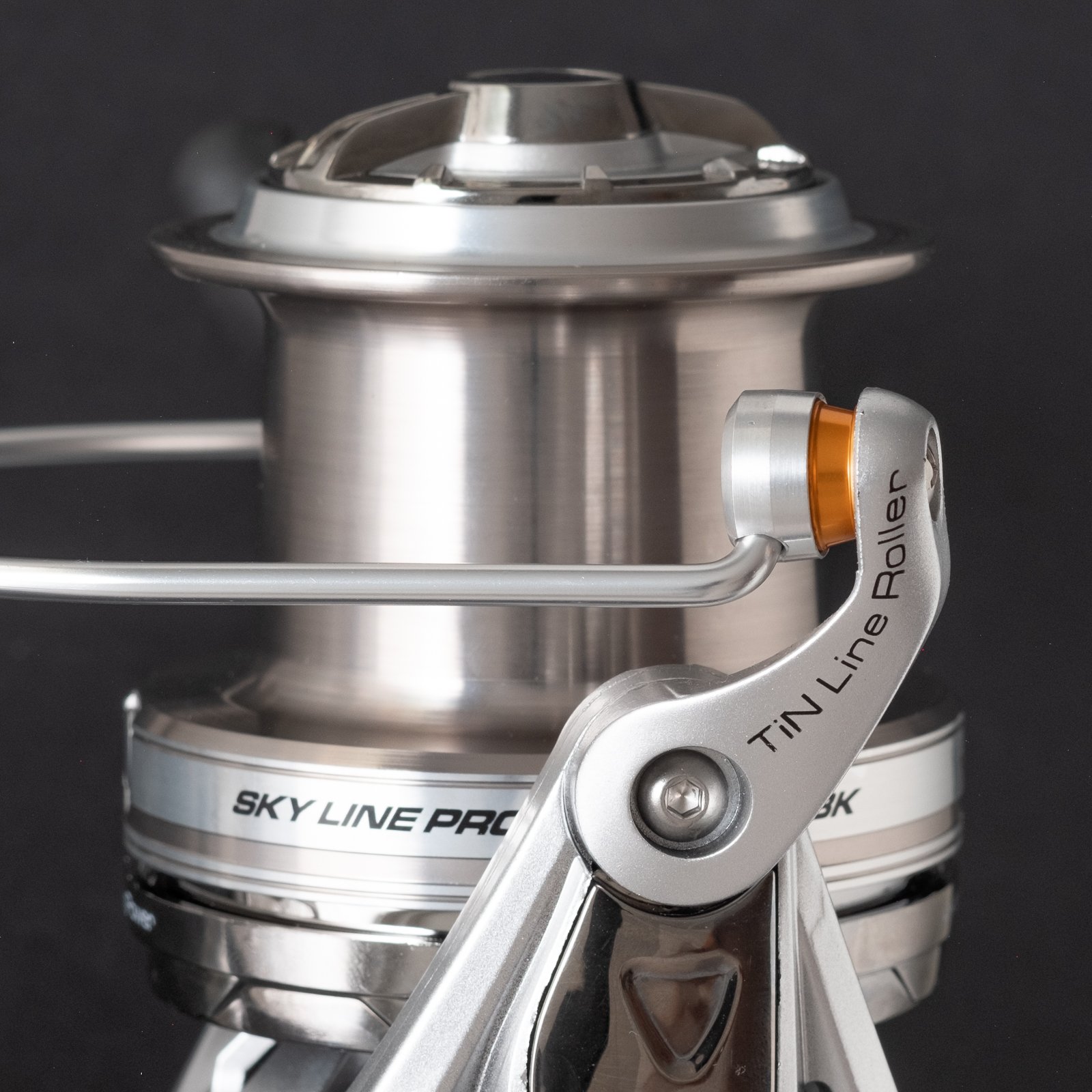 Carrete de surfcasting Cinnetic Sky Line PRO DS CRBK con bobina de aluminio mecanizado