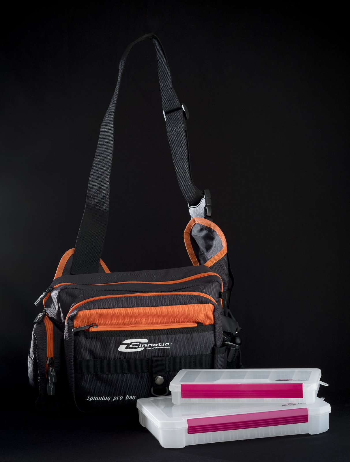 Bolsa de spinning Cinnetic Spinning Pro Bag compacta con cajas de señuelos incluidas