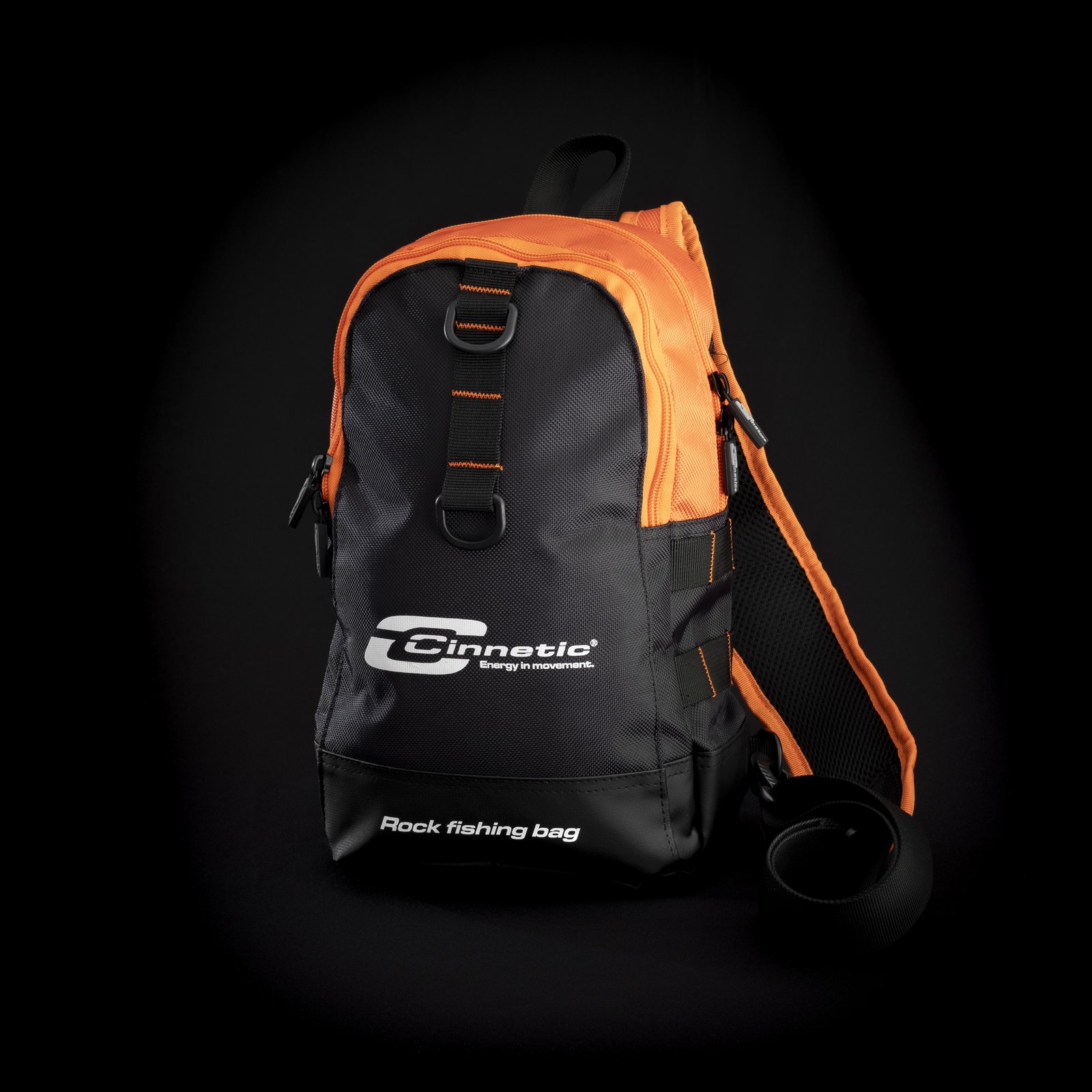 Bolsa de rockfishing Cinnetic Rock Fishing Bag negra y naranja con bandolera cruzada