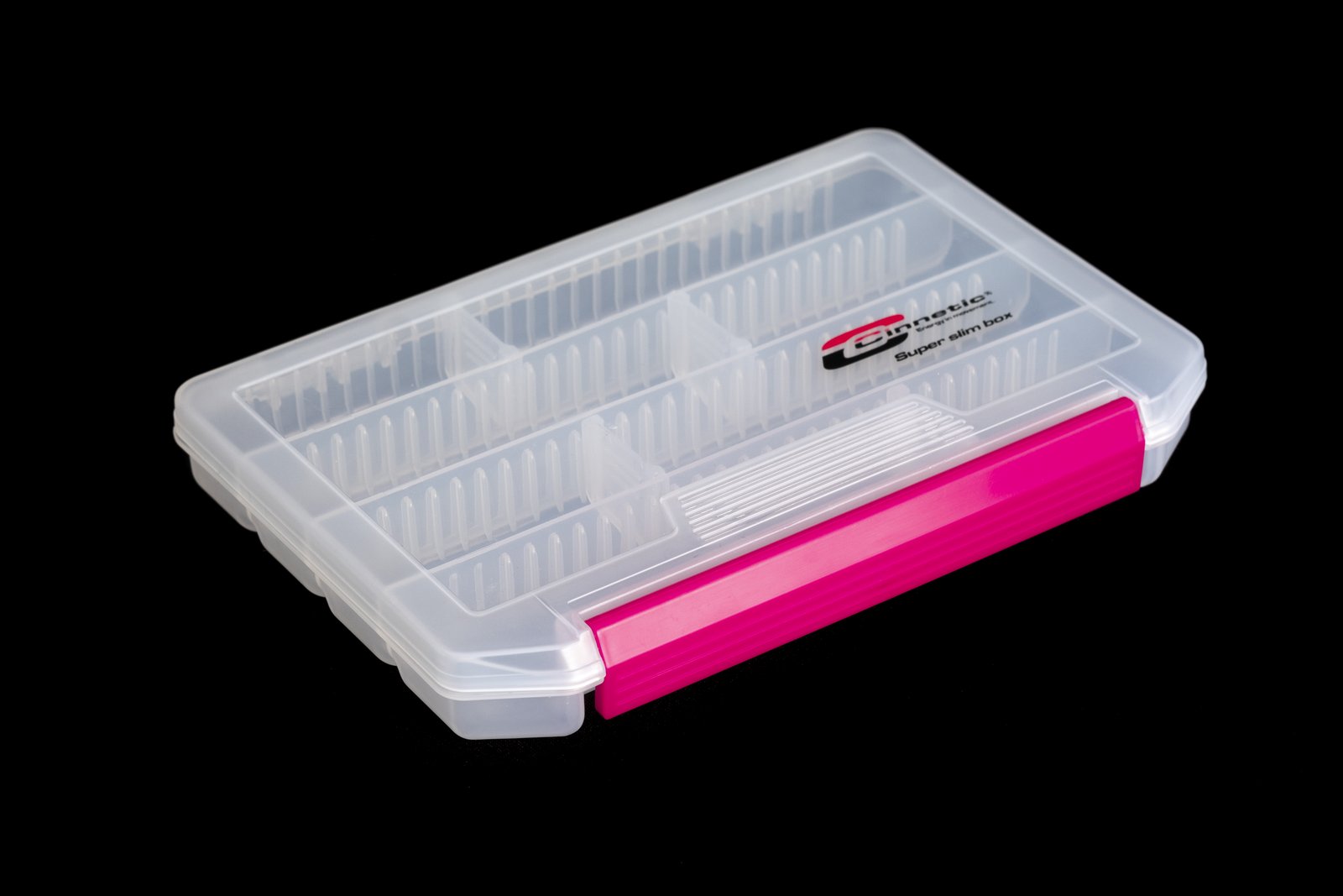 Caja ultraplana Cinnetic Super Slim Box con jerkbaits y stickbaits ordenados