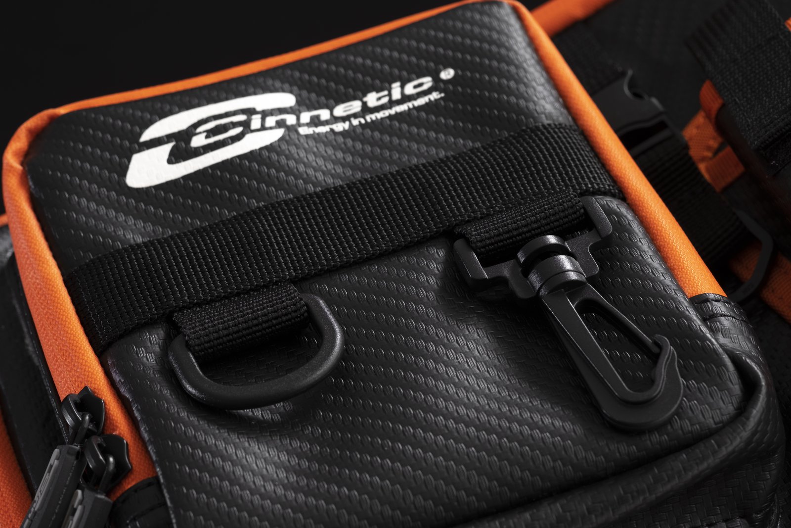 Bolsa de eging Cinnetic Eging Waist Bag negra y naranja con cajas para egis incluidas
